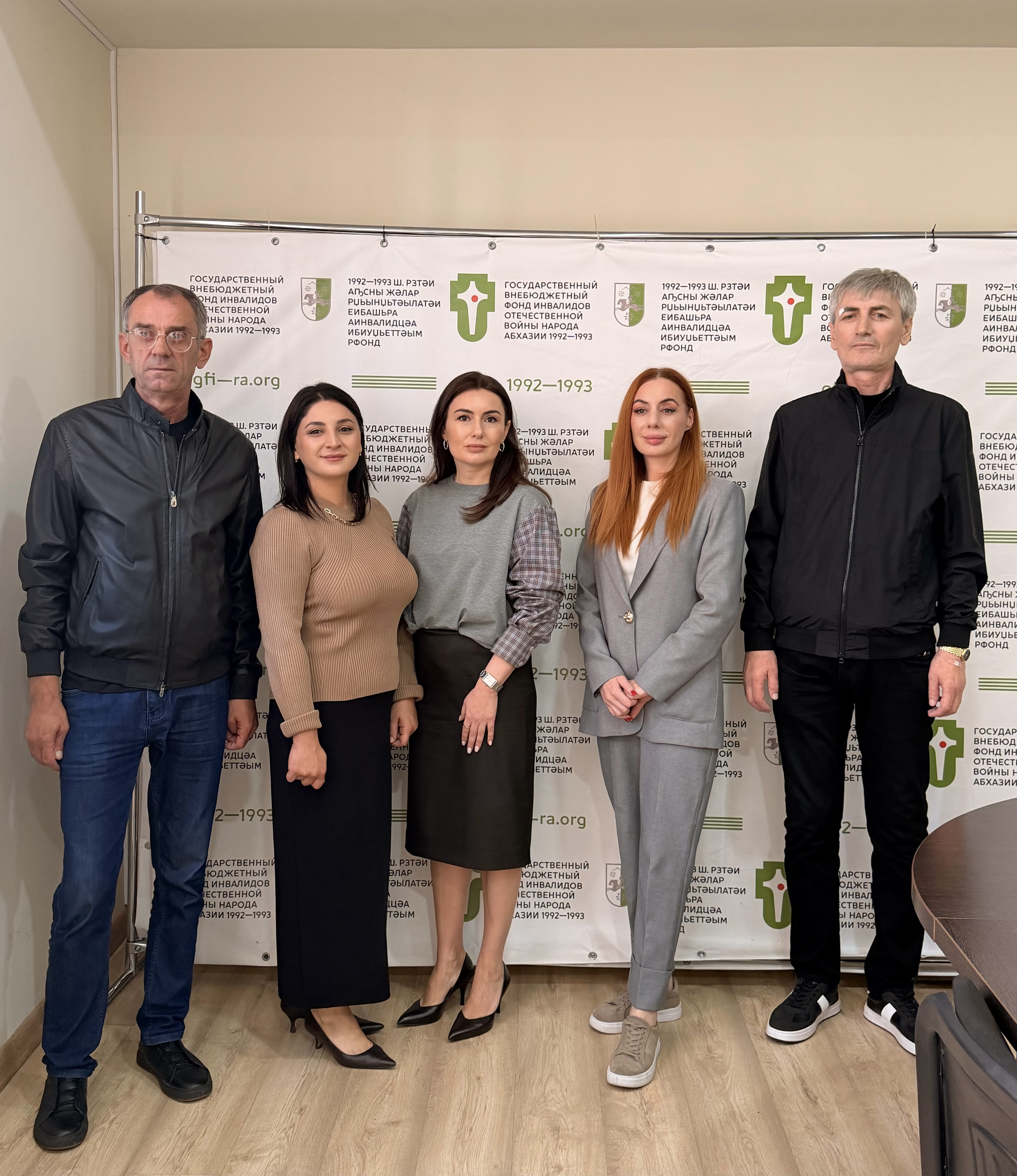 Руководство минсоцобеспечения поздравило Фонд инвалидов ОВНА с приближающимся Днём Победы